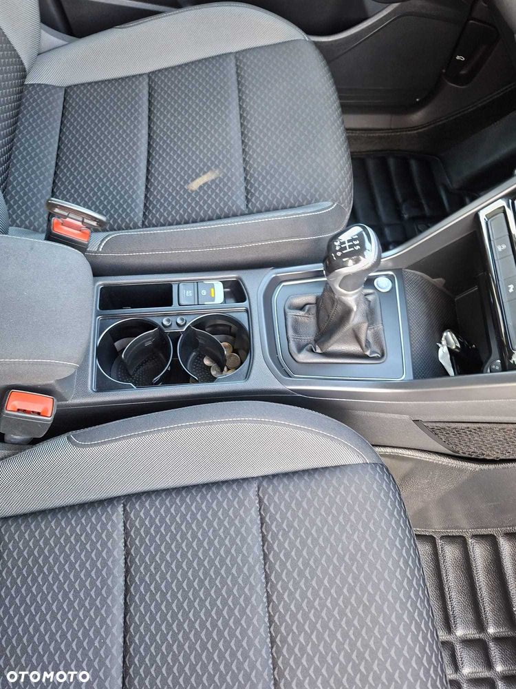 Volkswagen Touran - 8