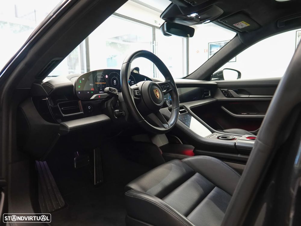 Porsche Taycan Turbo S - 15