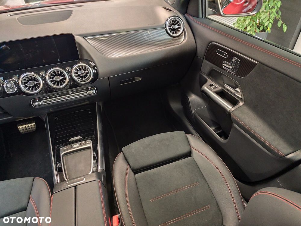 Mercedes-Benz GLA - 15