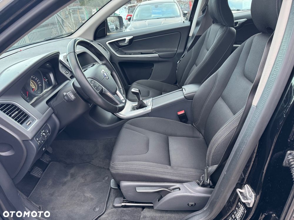 Volvo XC 60 D4 Momentum - 23