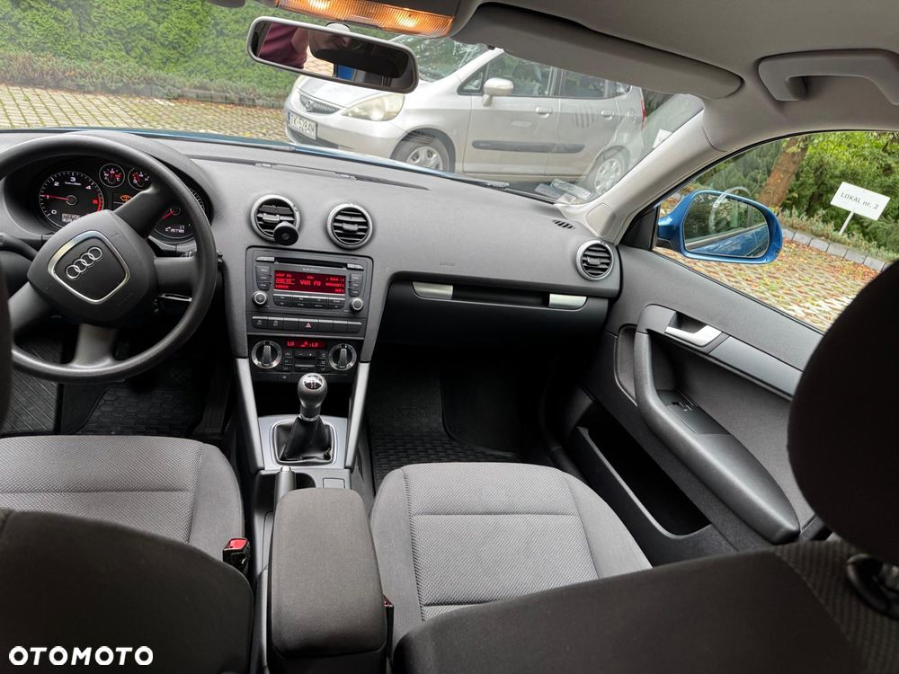 Audi A3 Sportback 1.6 TDI DPF Attraction - 4