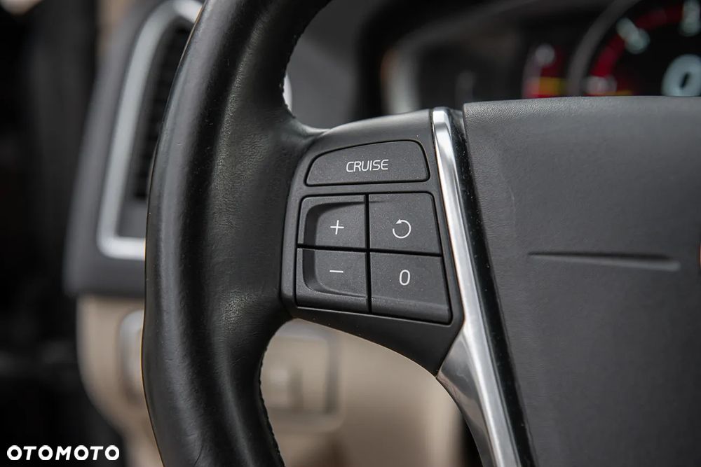 Volvo XC 60 D4 Geartronic Momentum - 21