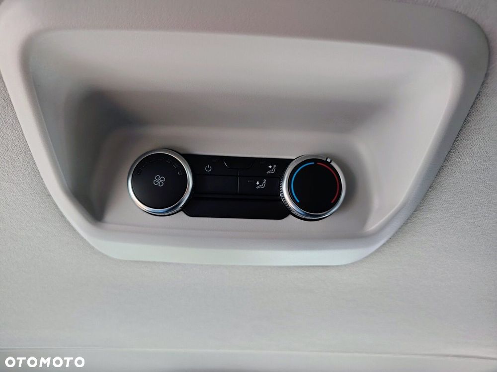 Volkswagen Transporter Transporter Kombi N1 silnik: 2,0 l TDI 150 KM / skrzynia biegów: 6-biegowa manualna rozstaw osi: 3500 mm - 24