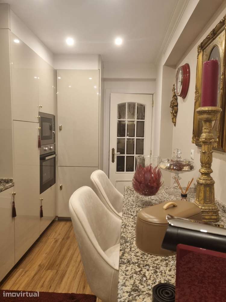 Apartamento T1 Remodelado em Massamá | 320.000 € - Grande imagem: 2/12