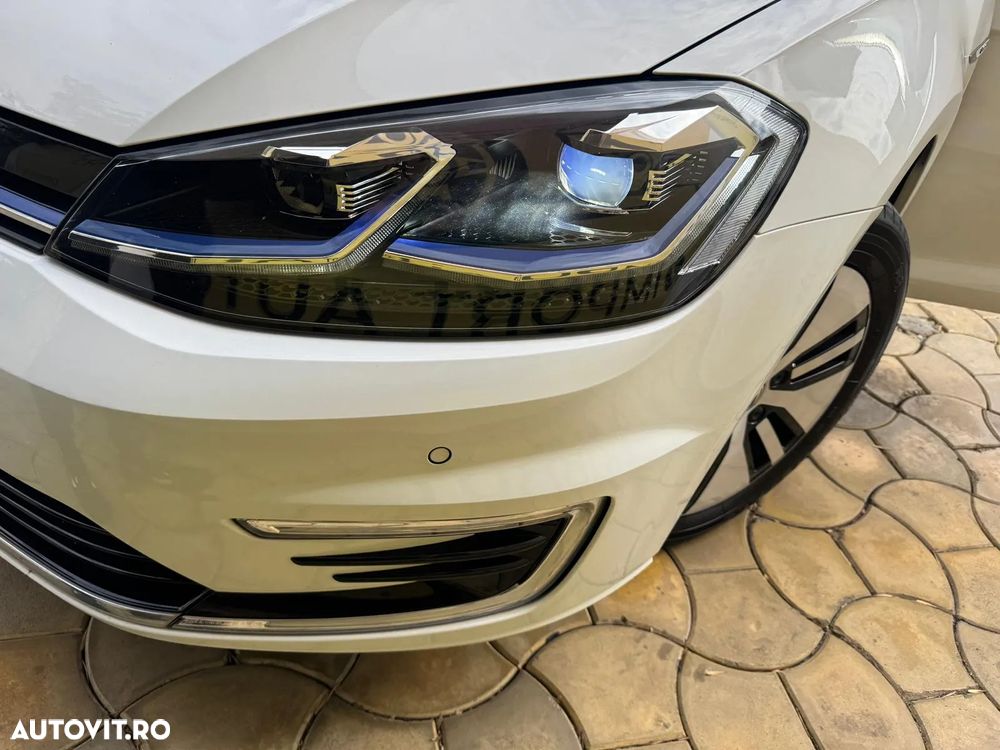 Volkswagen e-Golf - 12