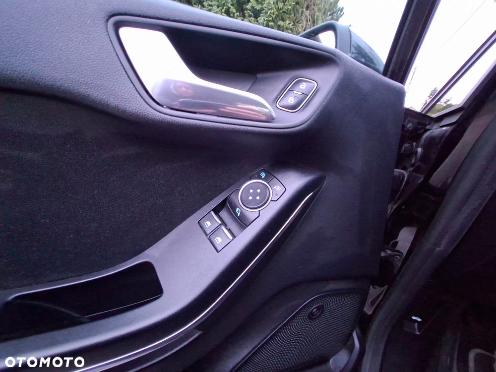 Ford Fiesta 1.0 EcoBoost S&S TITANIUM - 18