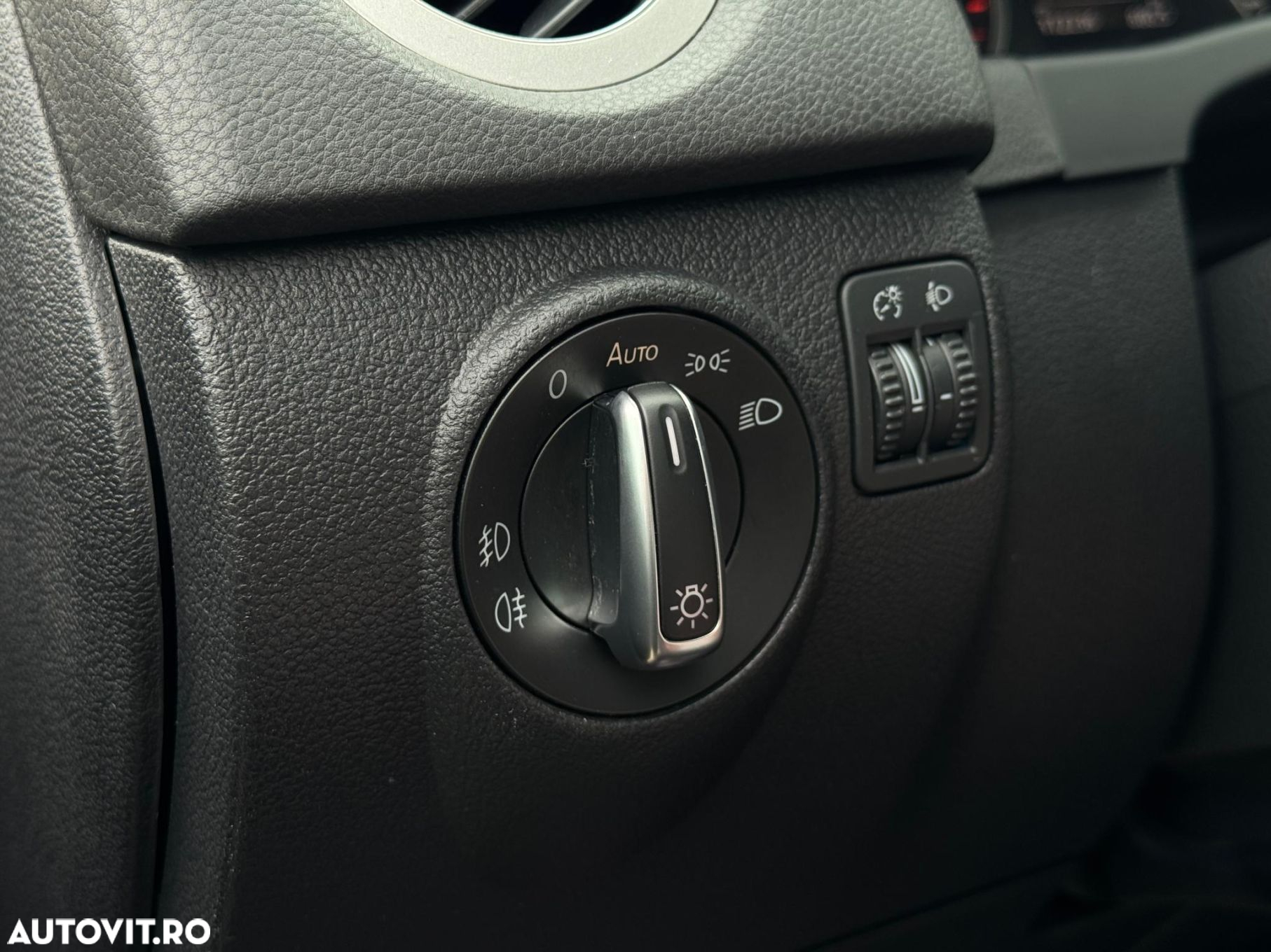 Volkswagen Tiguan - 12