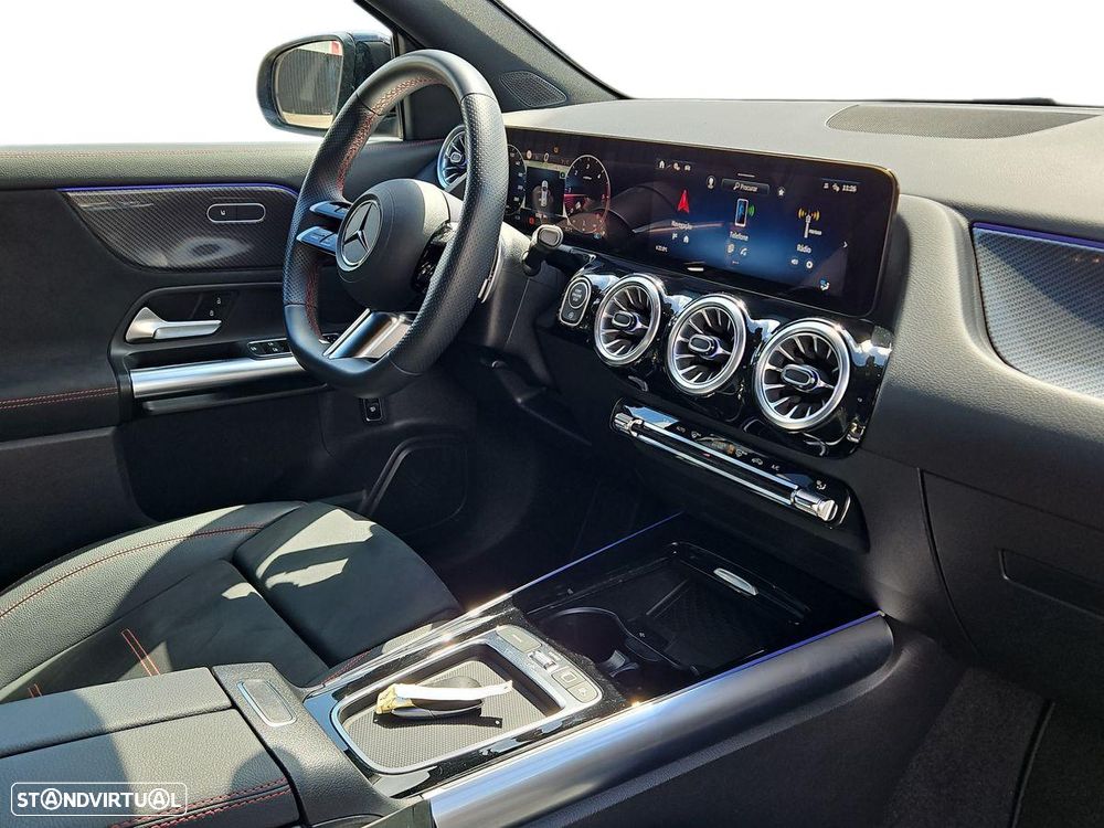 Mercedes-Benz GLA 180 d AMG Line - 14
