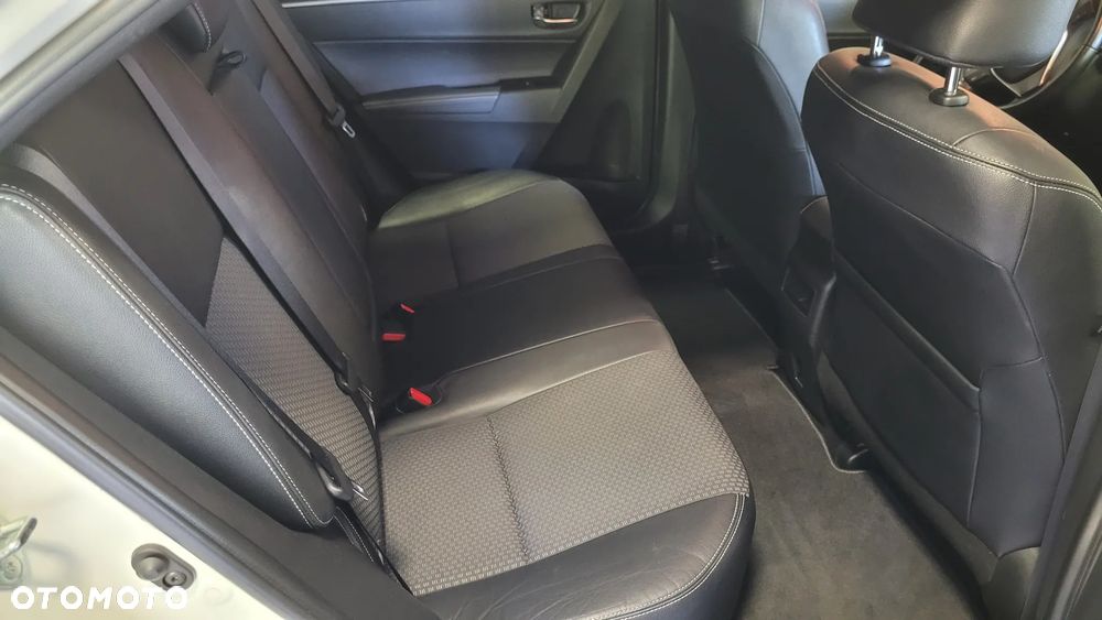 Toyota Corolla 1.6 Prestige EU6 - 12