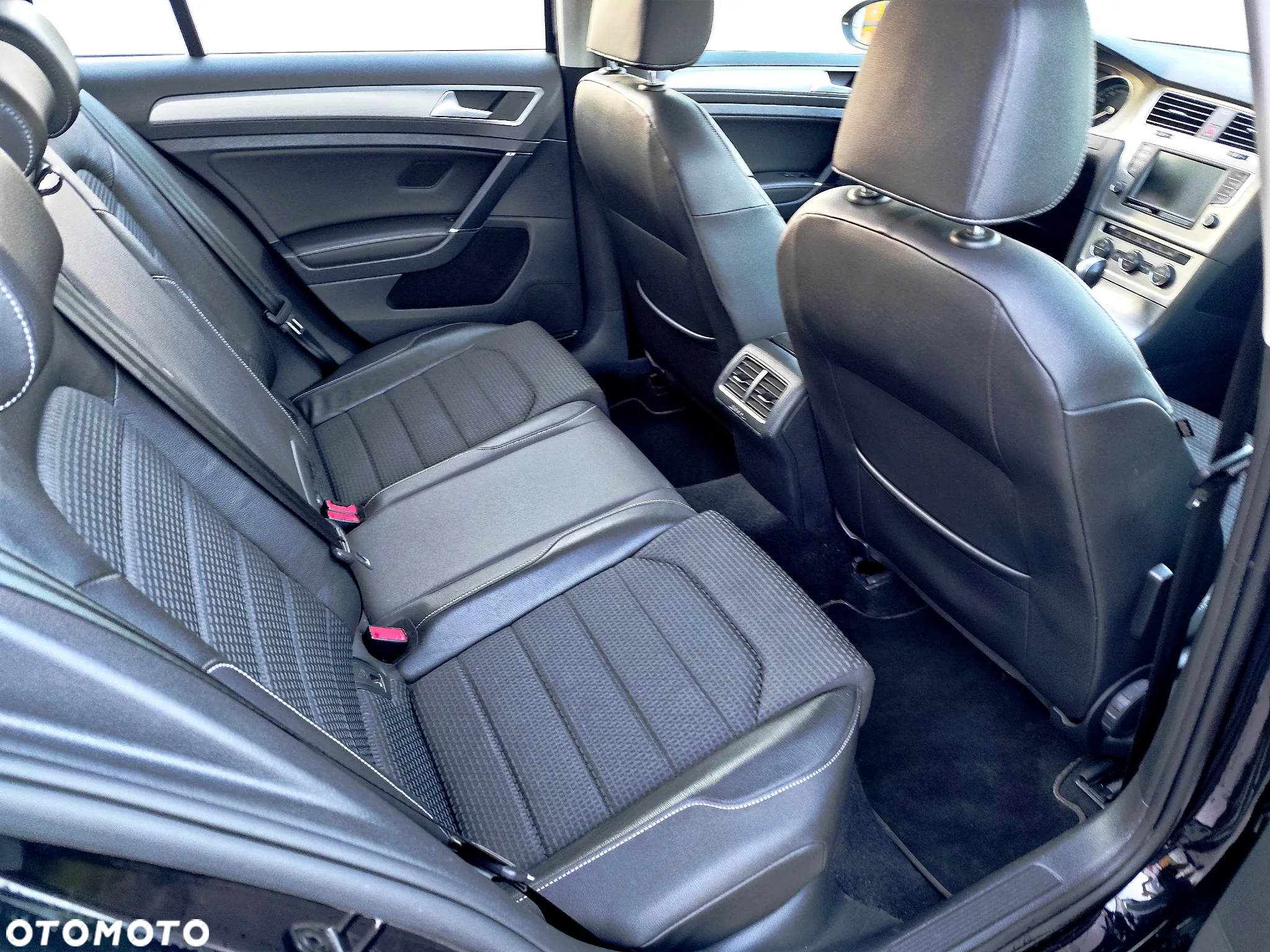Volkswagen Golf - 22