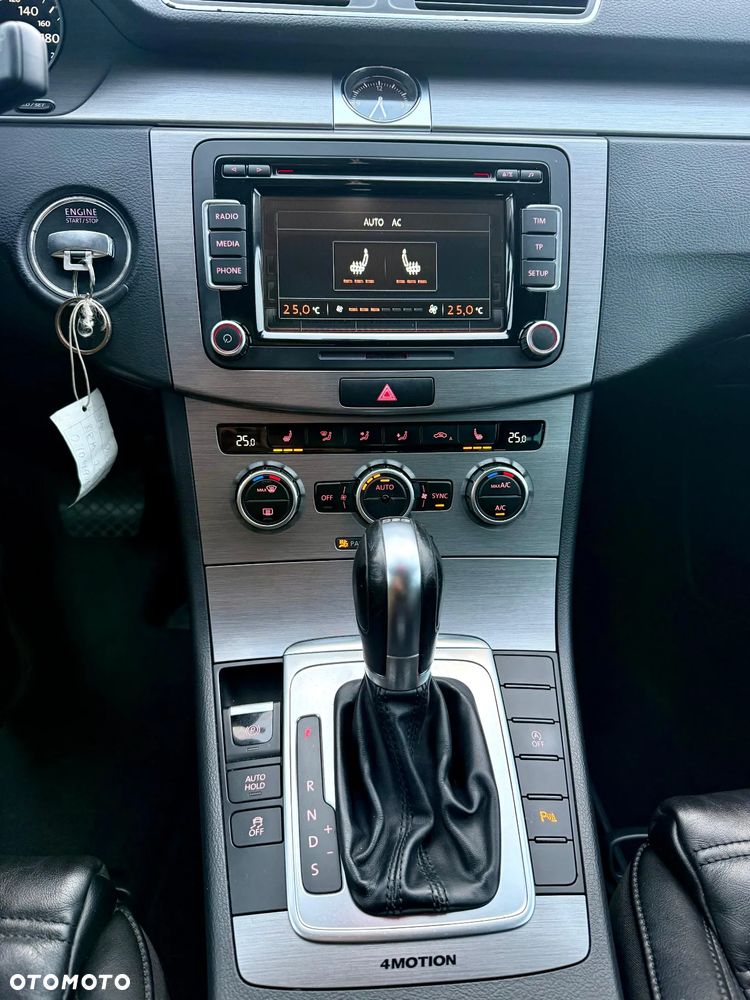Volkswagen Passat Variant 2.0 TDI 4Motion DSG BlueMotion Tech R-Line - 26