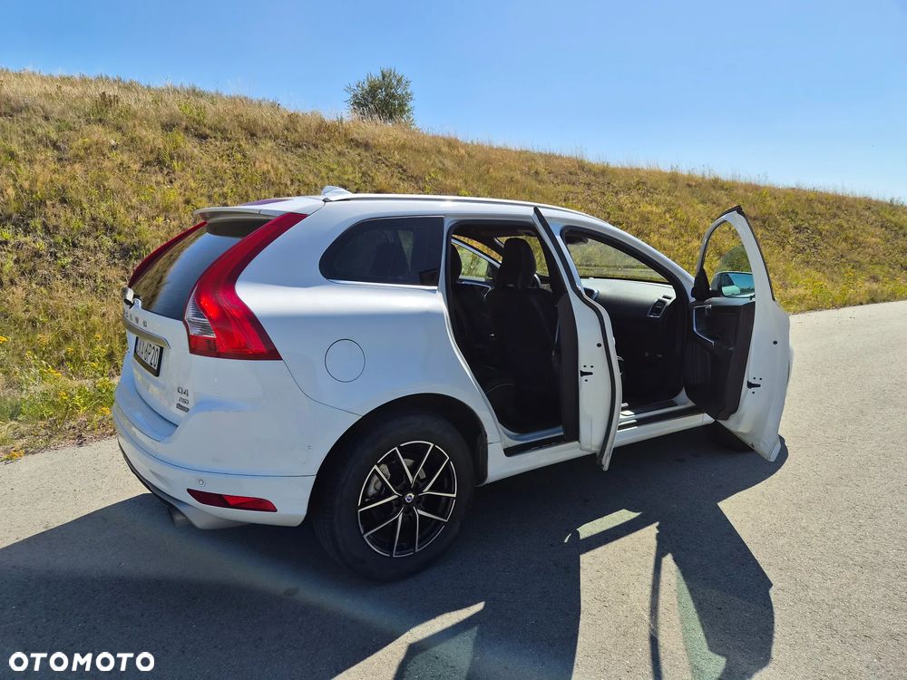 Volvo XC 60 D4 AWD R-Design Momentum - 8