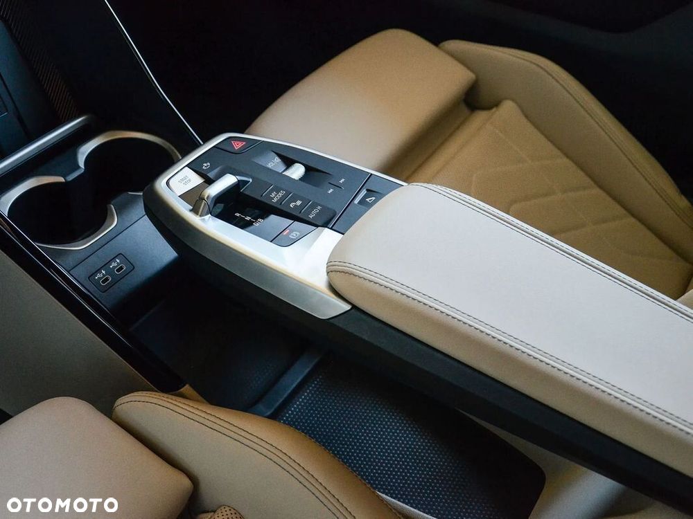 BMW iX2 xDrive30 66.5kWh M Sport - 22