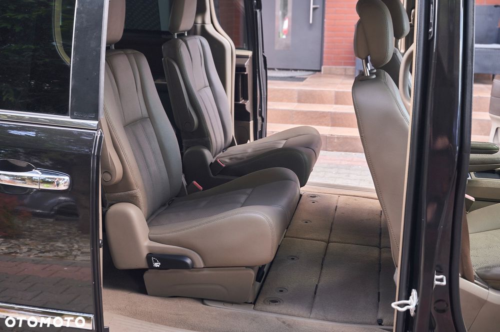 Chrysler Town & Country 3.6 Limited - 28