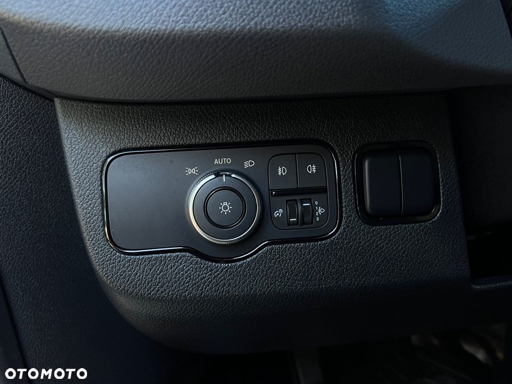 Mercedes-Benz Sprinter - 25