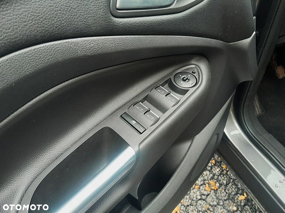 Ford Kuga 1.5 EcoBoost 2x4 Titanium - 8