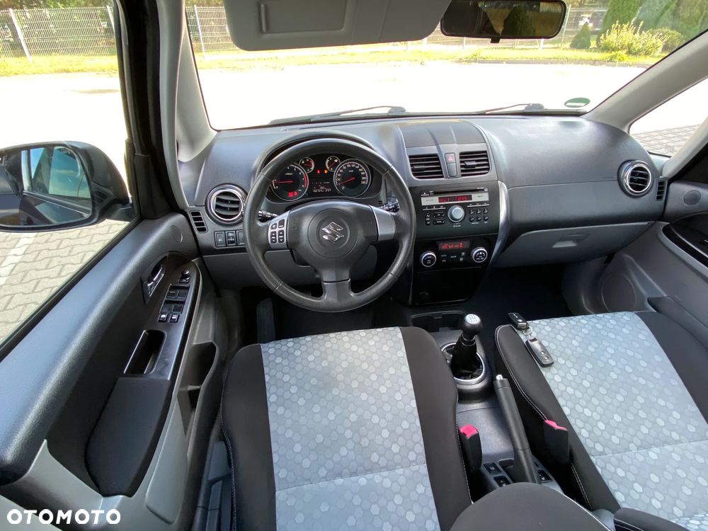 Suzuki SX4 1.6 Comfort Plus - 31