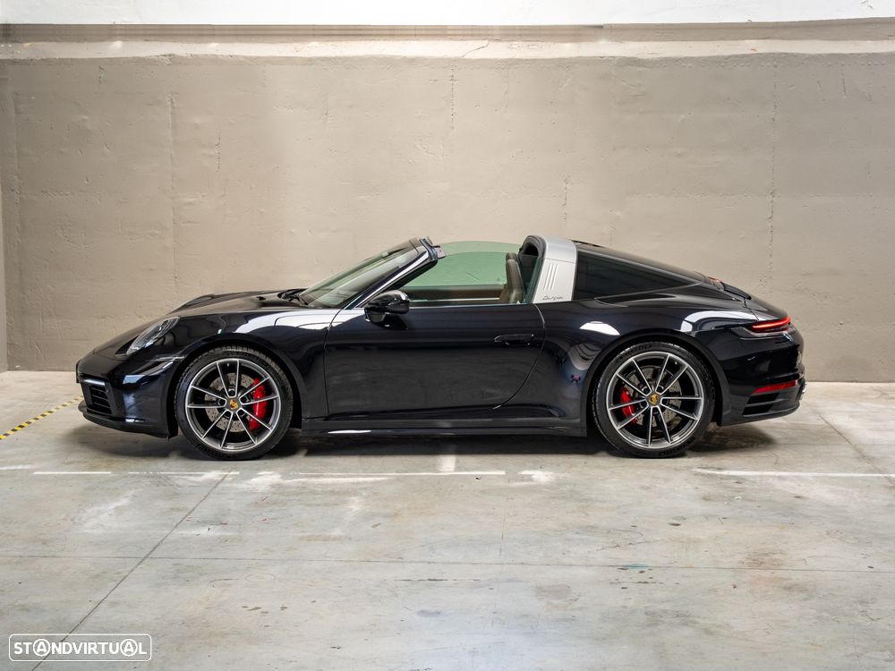 Porsche 911 (992) - 9