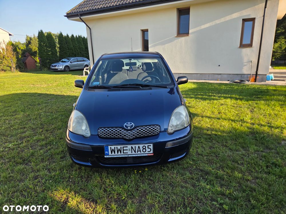 Toyota Yaris 1.0 Base - 1
