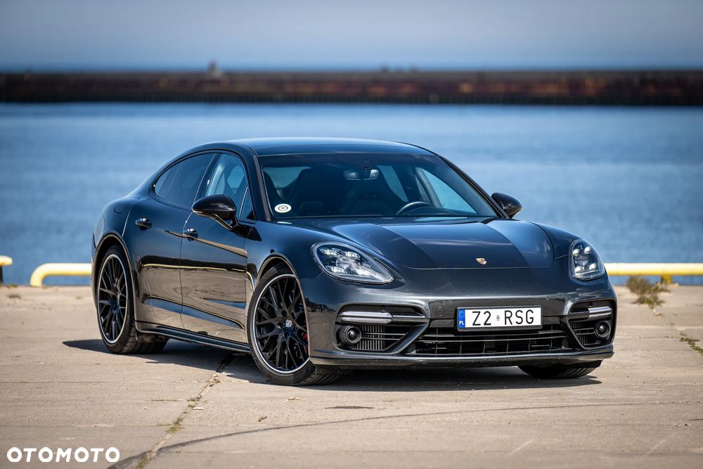 Porsche Panamera Turbo - 1
