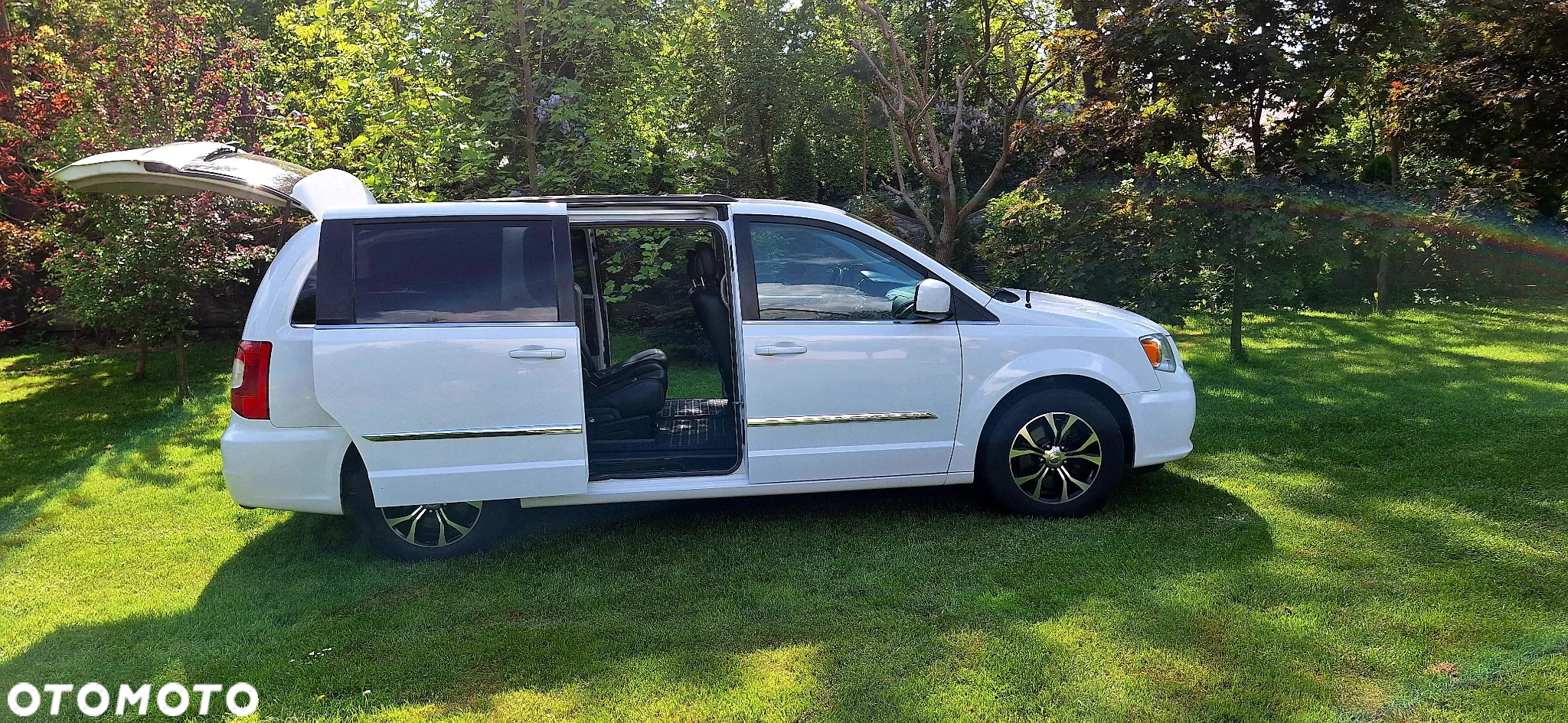 Chrysler Town & Country - 9