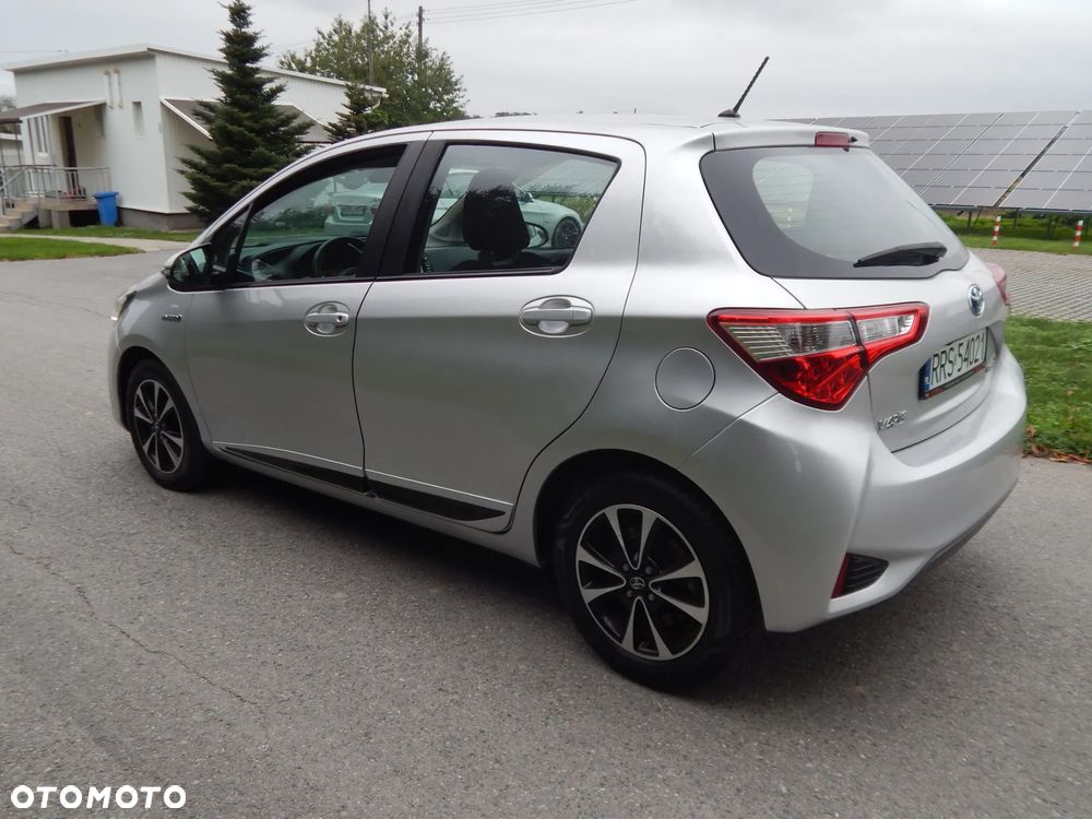 Toyota Yaris Hybrid 100 Premium - 12