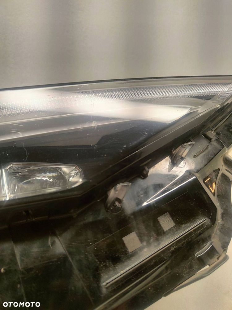 toyota bz4x full led przód strona prawa - 2