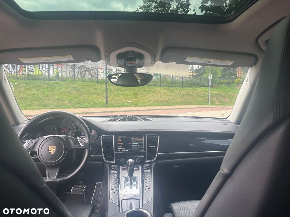Porsche Panamera 4 Platinum Edition - 17