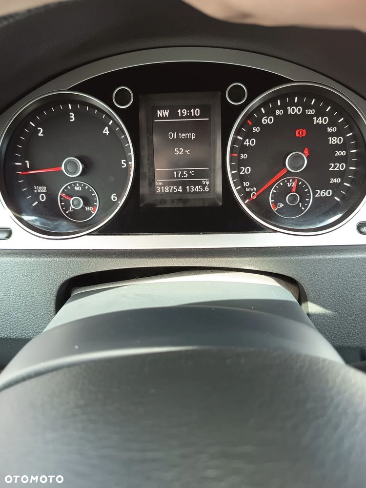 Volkswagen Passat - 12