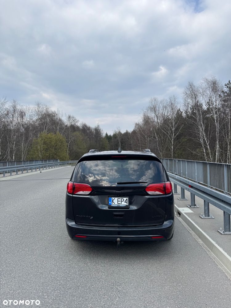 Chrysler Pacifica - 3