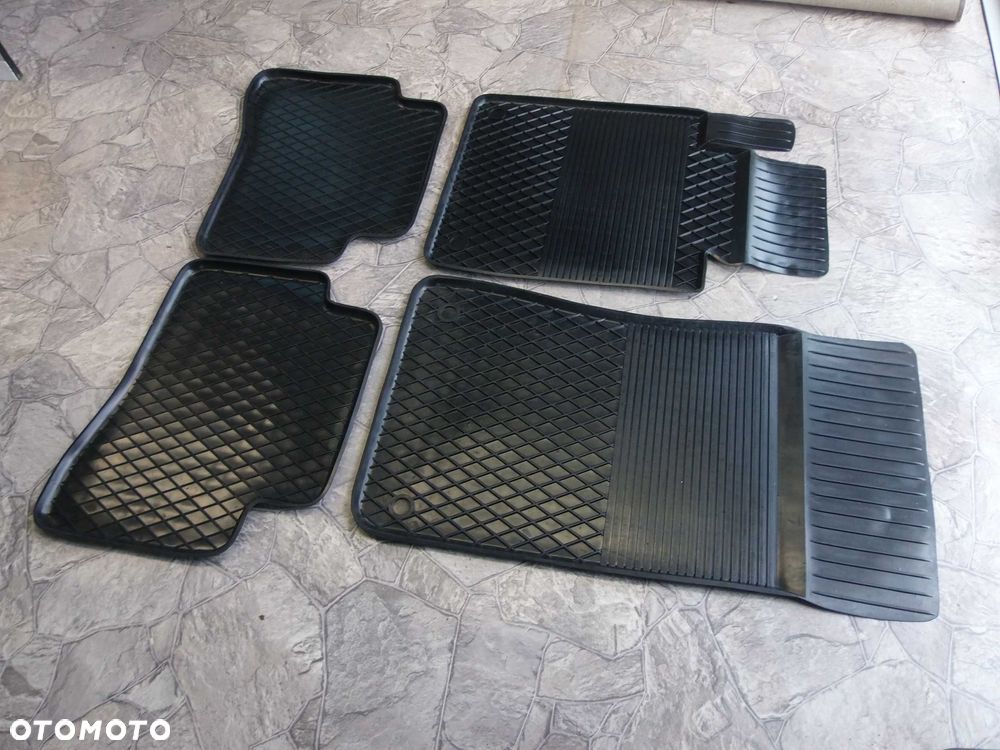 Dywaniki Gumowe BMW E36 E46 E90 E91 E67 F25 E84 E39 E81 E82 E88 E87 - 1