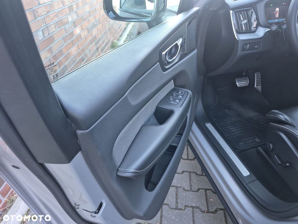 Volvo XC 60 B4 D Geartronic RDesign - 25