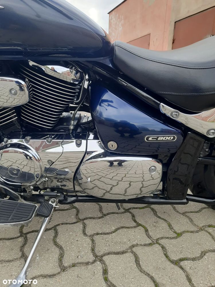 Suzuki Intruder - 28