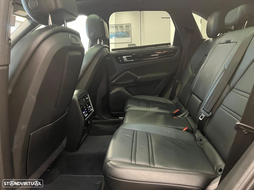 Porsche Cayenne - 36