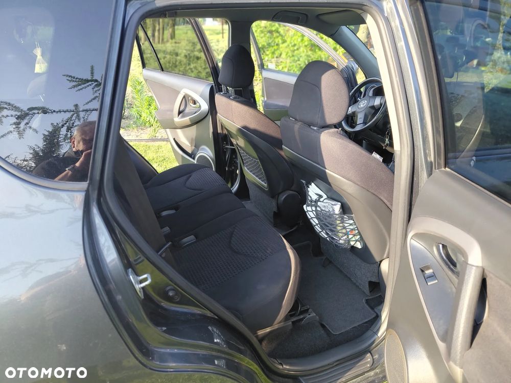 Toyota RAV4 - 4