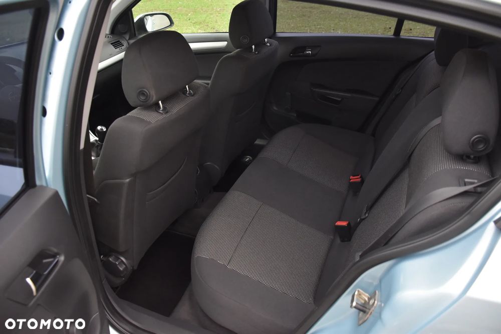 Opel Astra 1.8 Innovation - 27