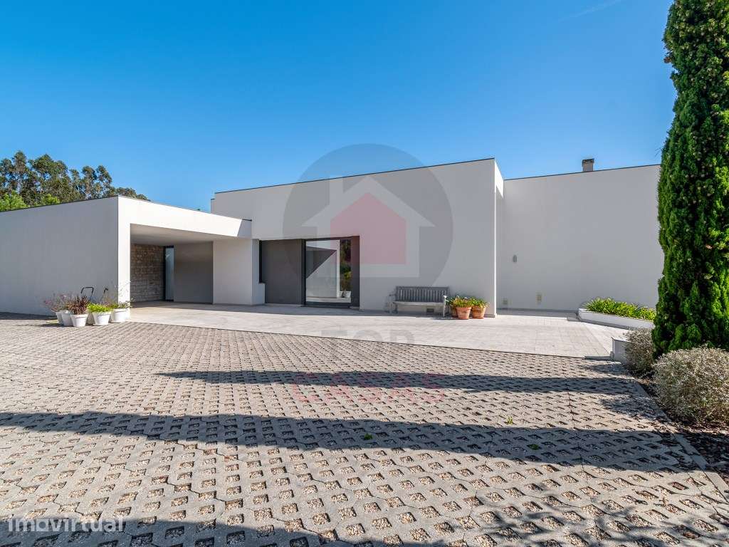 Propriedade contemporânea que combina privacidade, arquitetura e na... - Grande imagem: 5/60