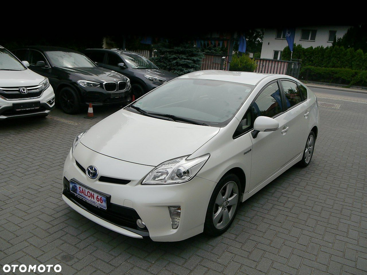 Toyota Prius - 4