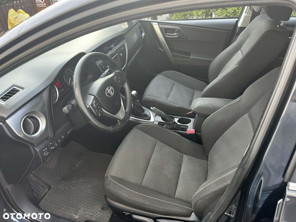 Toyota Auris 1.6 Premium + - 8