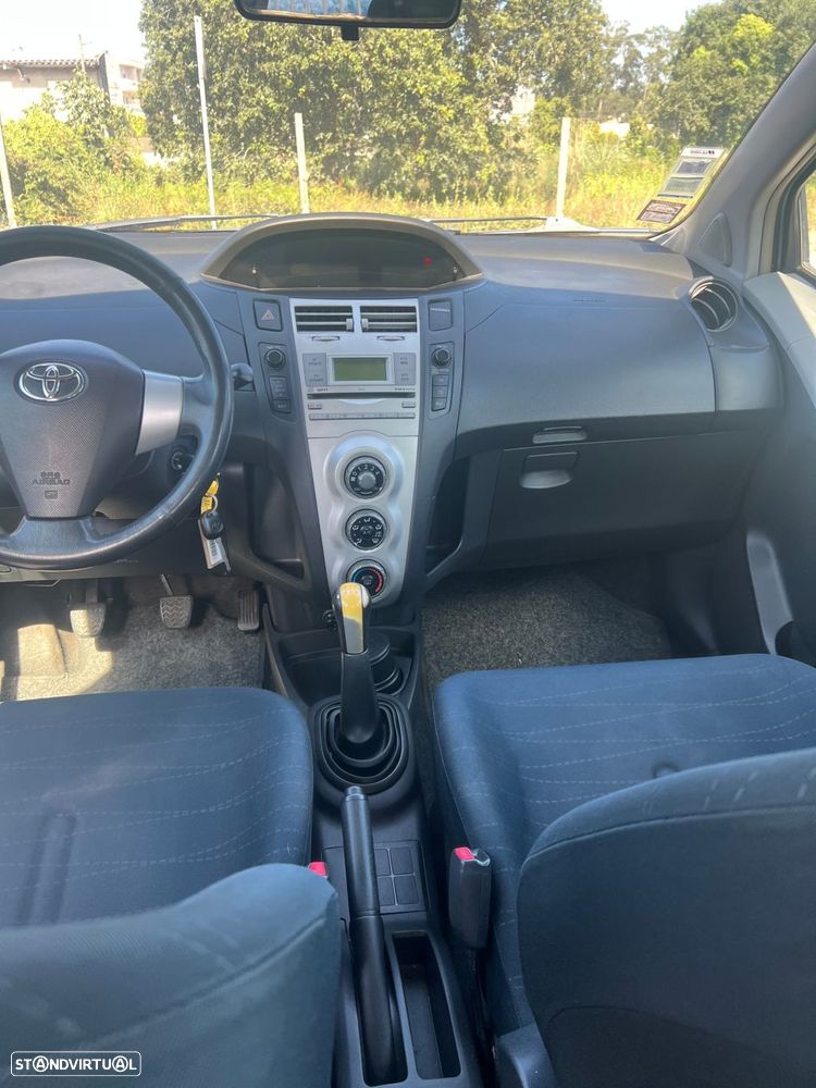 Toyota Yaris 1.4 D-4D AC - 8