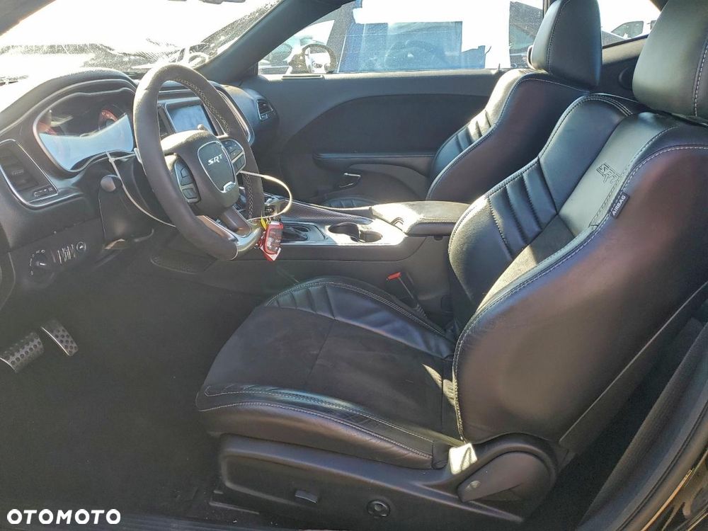 Dodge Challenger - 7