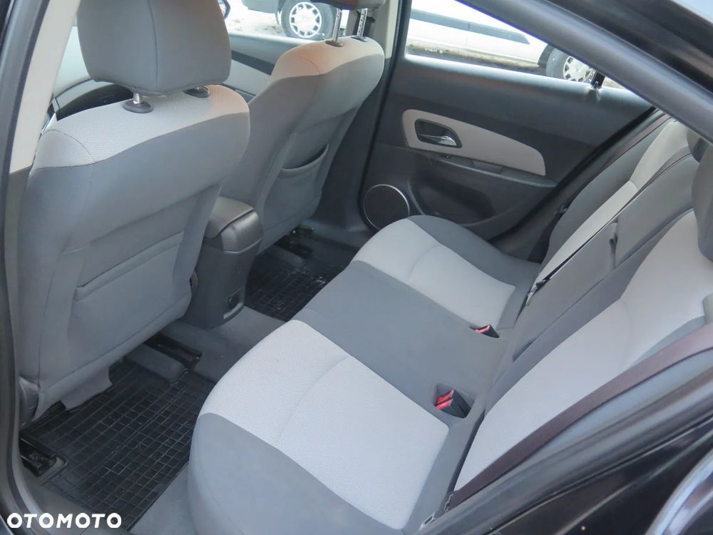 Chevrolet Cruze 1.6 LS - 9