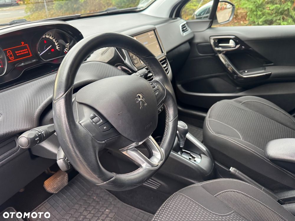 Peugeot 208 - 11