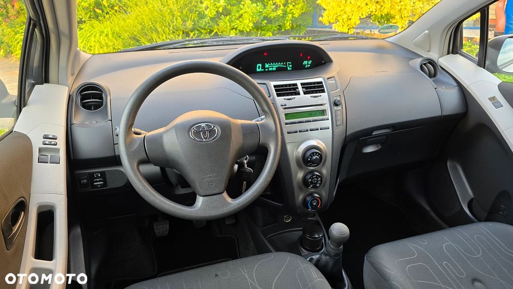 Toyota Yaris - 10