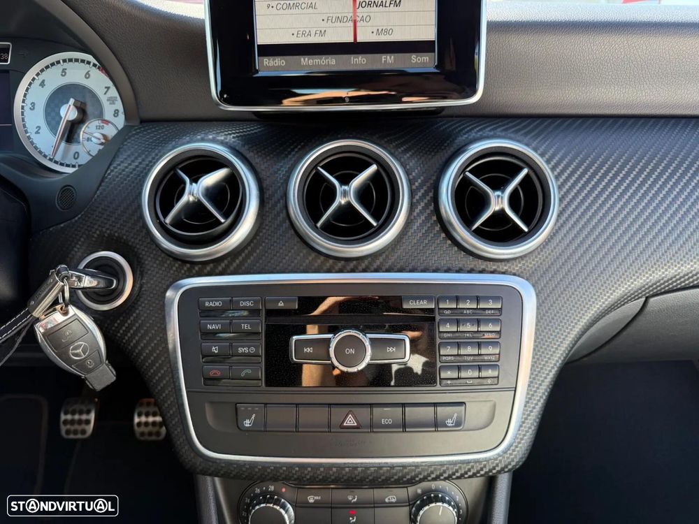 Mercedes-Benz A 180 AMG Line - 16