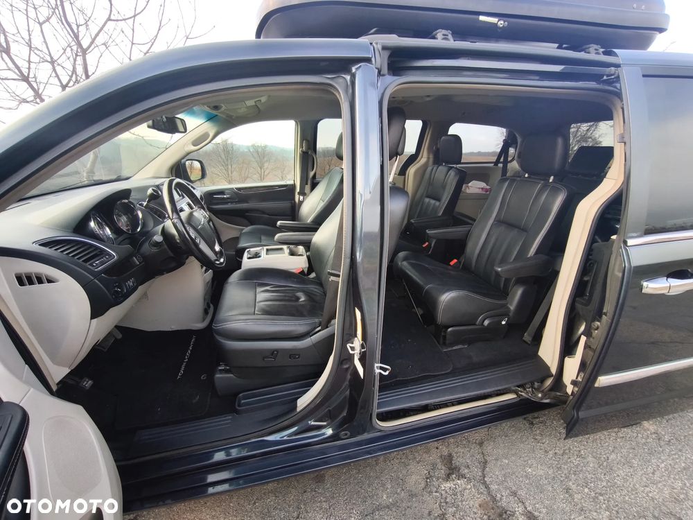 Chrysler Town & Country ver-3-6-limited - 12