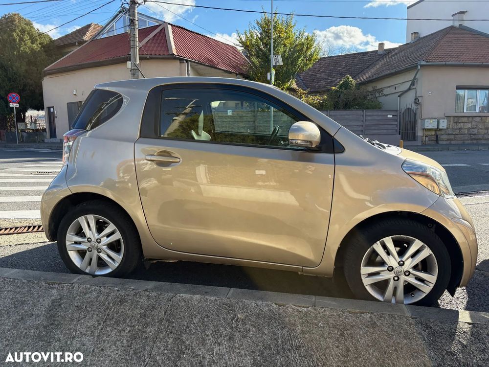 Toyota iQ - 3