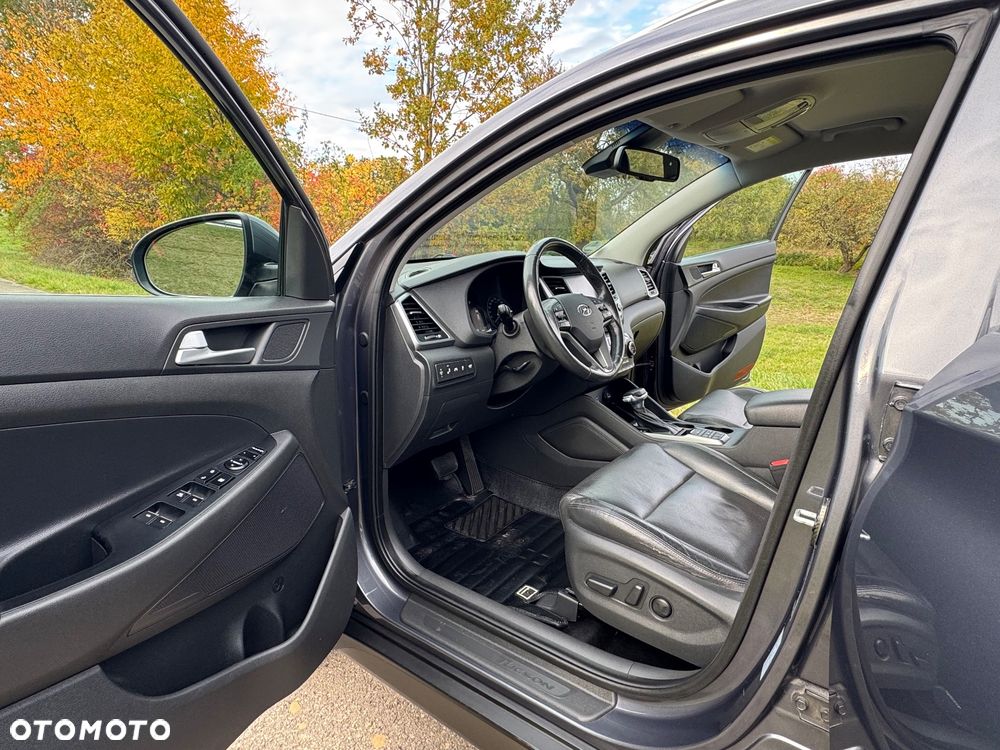 Hyundai Tucson 2.0 CRDI 4WD Automatik Premium - 23