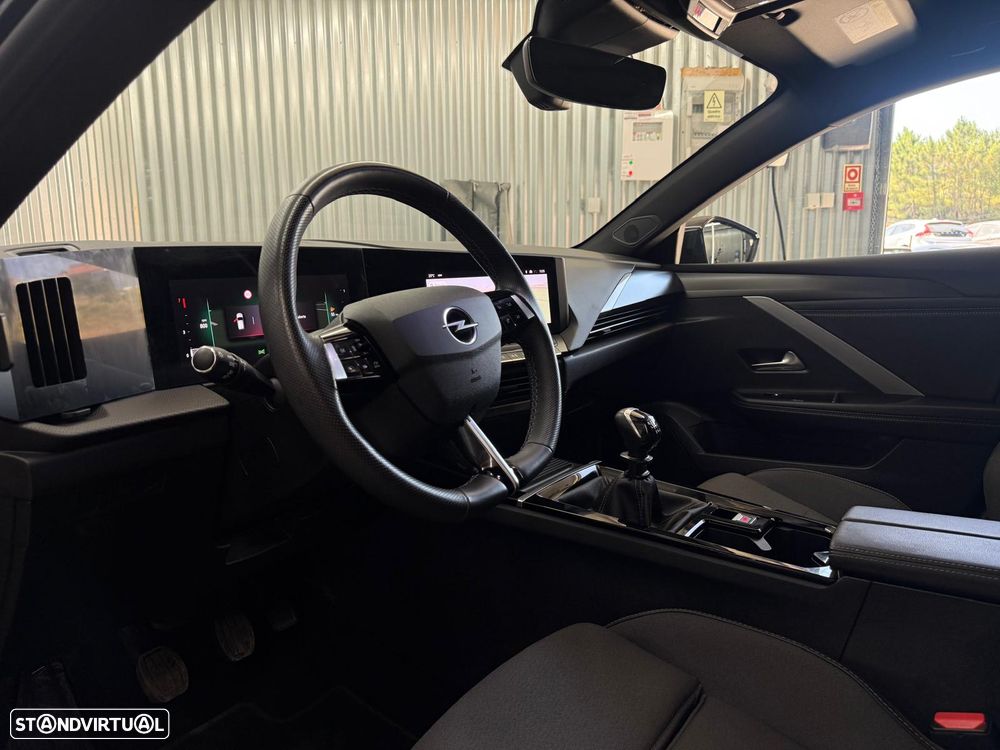 Opel Astra 1.2 T GS Line - 10