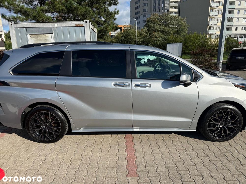Toyota Sienna - 9